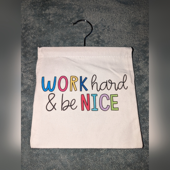 Message hangers🍎 - Picture 2 of 7